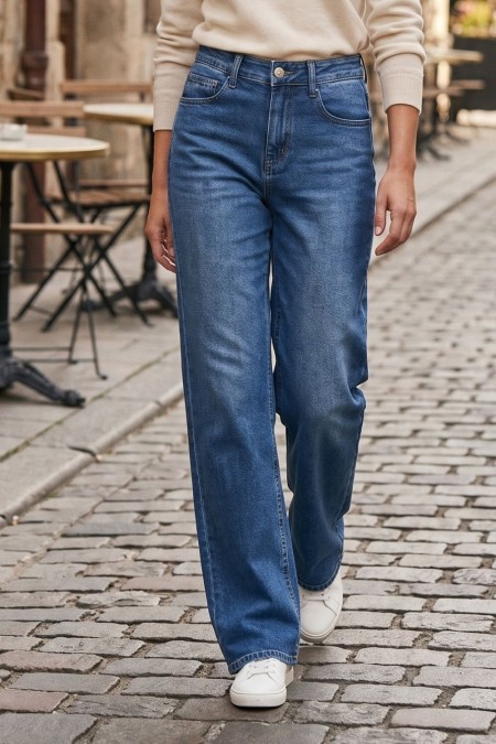 Wide-leg jeans