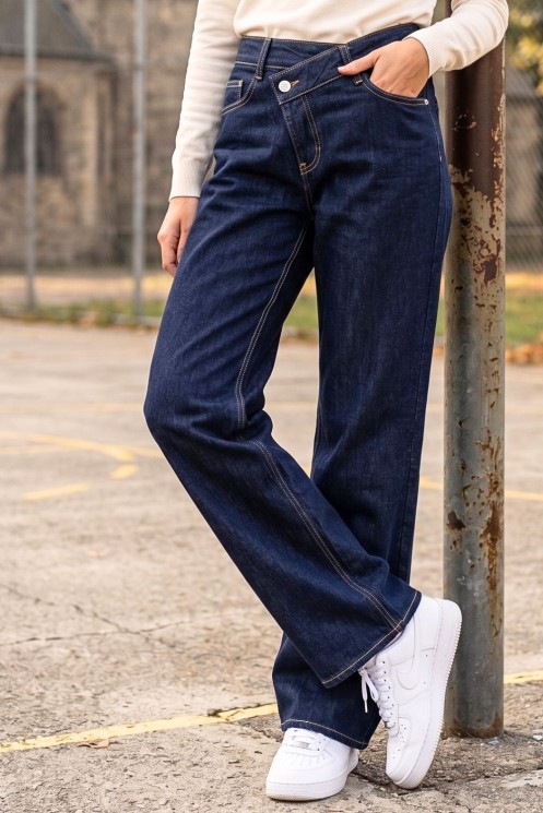 Wide-leg trousers with an asymmetric fastening