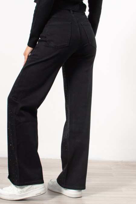 High Rise Straight Jeans with Rhinestones | Exxes Fashion 2