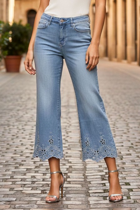 Παντελόνι Τζιν Κάπρι με Κέντημα